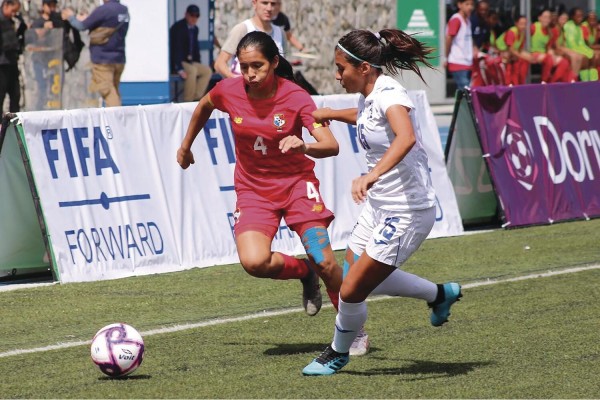 Con lo justo y necesario Panamá derrotó el lunes 1-0 a Honduras en el inicio del Torneo Femenino Sub-20. Con lo justo y necesario Panamá derrotó el lunes 1-0 a Honduras en el inicio del Torneo Femenino Sub-20.