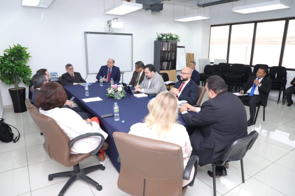 En la reunión participaron representantes del Consejo Nacional de Periodismo, del Fórum de Periodistas y la SIP. En la reunión participaron representantes del Consejo Nacional de Periodismo, del Fórum de Periodistas y la SIP.