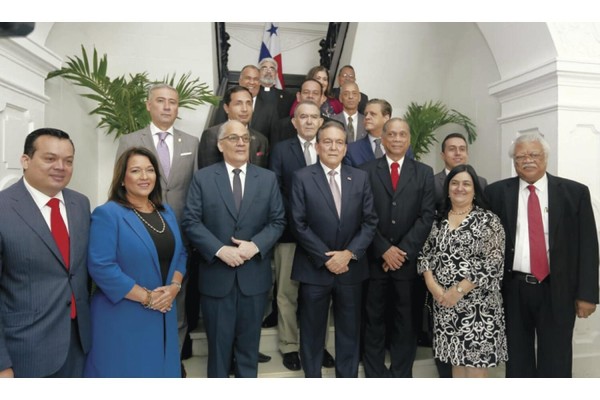 El presidente Cortizo recibió el 4 de octubre el informe de la Comisión Evaluadora. El presidente Cortizo recibió el 4 de octubre el informe de la Comisión Evaluadora.