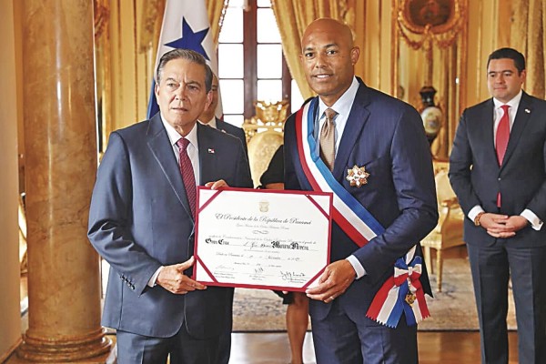 Rivera suma 49 años de edad. Se retiró del béisbol en septiembre de 2013. Rivera suma 49 años de edad. Se retiró del béisbol en septiembre de 2013.