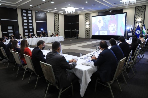 El 6to. Encuentro de Logística Portuaria reunió a representantes y líderes del sector. El 6to. Encuentro de Logística Portuaria reunió a representantes y líderes del sector.