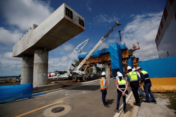 Imágenes de la construcción de la Línea 2. Imágenes de la construcción de la Línea 2.