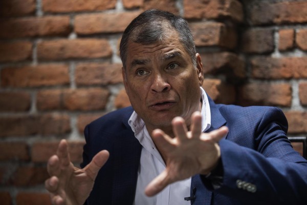 El ex presidente de Ecuador, Rafael Correa, habla durante una entrevista con EFE, el 15 de agosto de 2023, en la Ciudad de México. El ex presidente de Ecuador, Rafael Correa, habla durante una entrevista con EFE, el 15 de agosto de 2023, en la Ciudad de México.