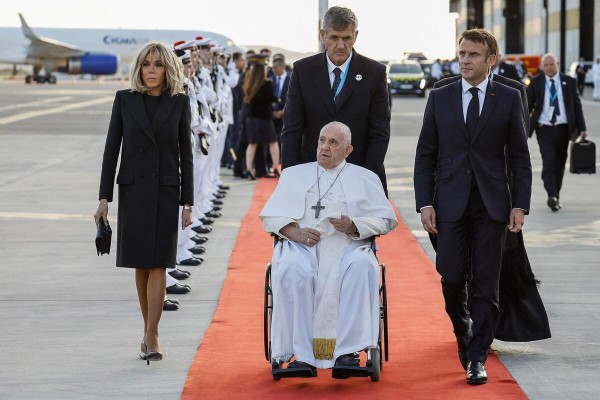 El papa Francisco y el presidente de Francia, Emmanuel Macron El papa Francisco y el presidente de Francia, Emmanuel Macron