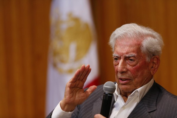 El escritor peruano, Mario Vargas Llosa El escritor peruano, Mario Vargas Llosa