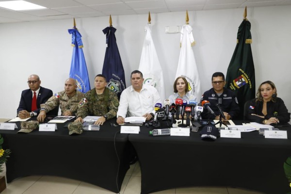 Conferencia de prensa de las autoridades de seguridad por flujo masivo de migrantes este 8 de septiembre, en ciudad de Panamá. Conferencia de prensa de las autoridades de seguridad por flujo masivo de migrantes este 8 de septiembre, en ciudad de Panamá.