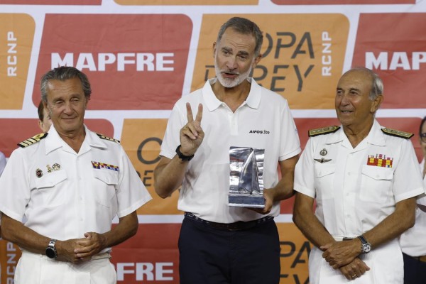 El Aifos, segundo, sube al podio por primera vez con Felipe VI a la caña El Aifos, segundo, sube al podio por primera vez con Felipe VI a la caña