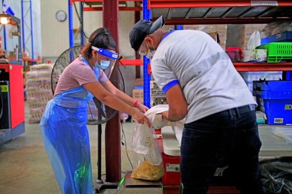La campaña ‘Alimenta una vida’ del BAP ha entregado más de 5 mil kilos de alimentos en todo el país durante la pandemia. La campaña ‘Alimenta una vida’ del BAP ha entregado más de 5 mil kilos de alimentos en todo el país durante la pandemia.