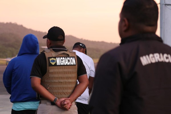 A la fecha, más de 1,000 migrantes irregulares han sido detectados en los operativos del SNM, de los cuales más del 30% son deportados a su país de origen por estas causas. A la fecha, más de 1,000 migrantes irregulares han sido detectados en los operativos del SNM, de los cuales más del 30% son deportados a su país de origen por estas causas.