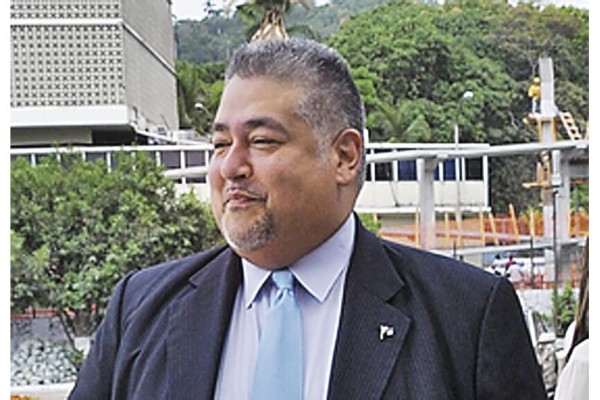 Alfonso Fraguela Abogado Es abogado y consultor de comunicación. Fue vicepresidente del Colegio Nacional de Abogado y aspirante a la Defensoría del Pueblo Alfonso Fraguela Abogado Es abogado y consultor de comunicación. Fue vicepresidente del Colegio Nacional de Abogado y aspirante a la Defensoría del Pueblo