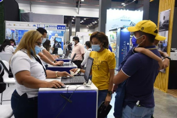 Durante la feria, las personas pudieron realizar los trámites para adquirir su vivienda. Durante la feria, las personas pudieron realizar los trámites para adquirir su vivienda.