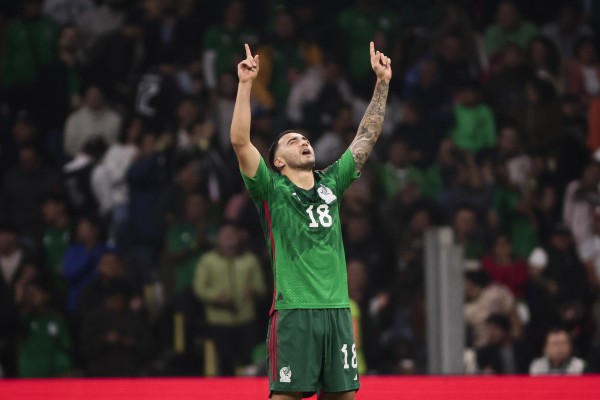Luis Chávez de México celebrando un gol. Luis Chávez de México celebrando un gol.