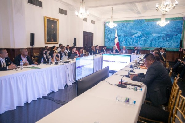 El Gabinete de Seguimiento a la Ejecución y Compromisos fue presidido por el ministro de la Presidencia, José Simpson Polo. El Gabinete de Seguimiento a la Ejecución y Compromisos fue presidido por el ministro de la Presidencia, José Simpson Polo.
