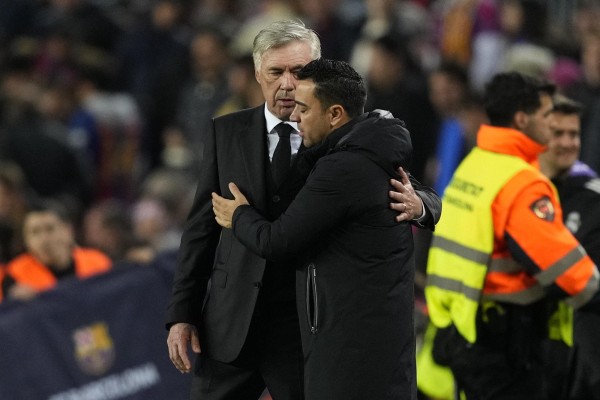 Los estrategas Carlo Ancelotti (izq.) y Xavi Hernández (der.). Los estrategas Carlo Ancelotti (izq.) y Xavi Hernández (der.).