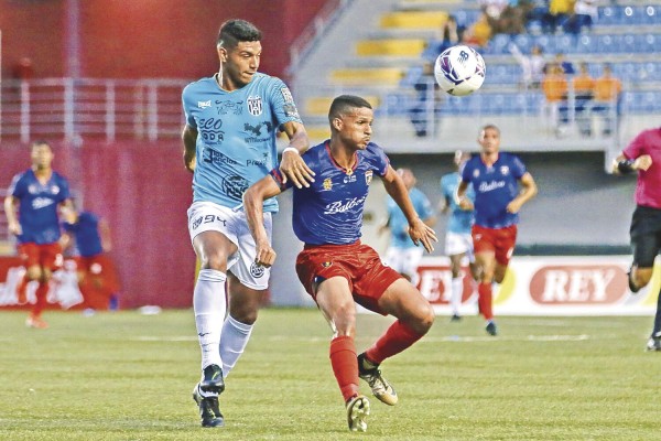 El torneo Apertura de la LPF abre hoy su segunda vuelta con cinco partidos, todos cruciales en esta etapa del certamen. El torneo Apertura de la LPF abre hoy su segunda vuelta con cinco partidos, todos cruciales en esta etapa del certamen.