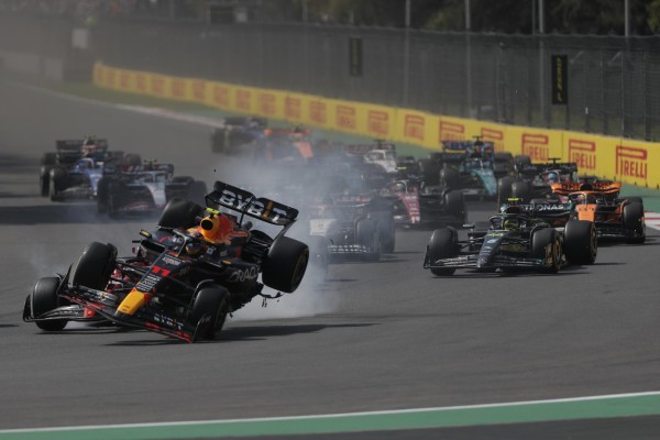 Instantes del accidente de Sergio 'Checo' Pérez en el GP de México. Instantes del accidente de Sergio 'Checo' Pérez en el GP de México.