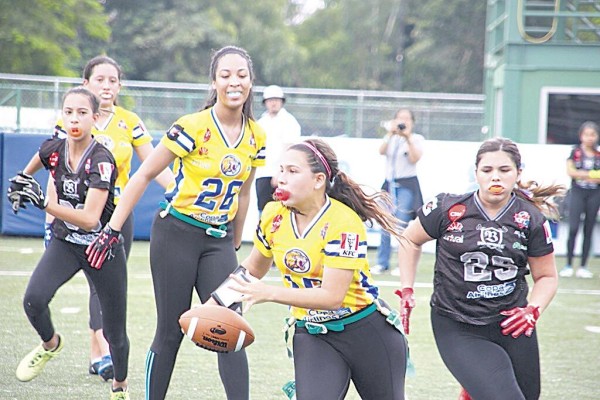 Emoción y constante medición de fuerzas sobre la cancha es la característica principal del torneo colegial que organiza Kiwanis. Emoción y constante medición de fuerzas sobre la cancha es la característica principal del torneo colegial que organiza Kiwanis.
