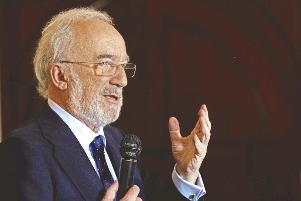 La conferencia de prensa se llevó a cabo en la Academia Panameña de la Lengua. La conferencia de prensa se llevó a cabo en la Academia Panameña de la Lengua.