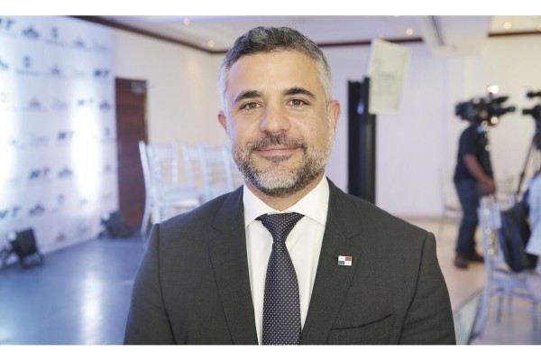 Ministro de Obras Públicas, Rafael José Sabonge Vilar. Ministro de Obras Públicas, Rafael José Sabonge Vilar.