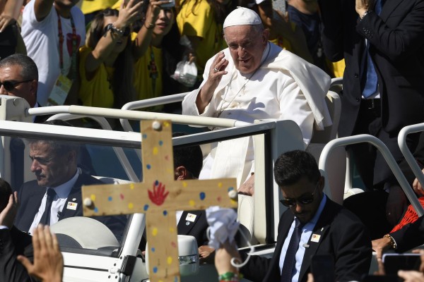 1.5 millones de fieles fueron los que se reunieron en los eventos finales con el papa Francisco en el Parque Tejo. 1.5 millones de fieles fueron los que se reunieron en los eventos finales con el papa Francisco en el Parque Tejo.