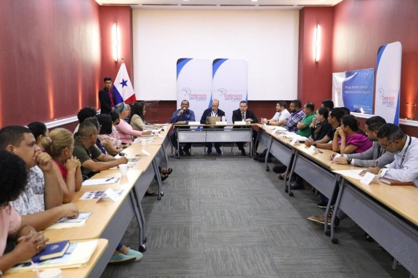 Leblanc se reunió con los comerciantes del sector. Leblanc se reunió con los comerciantes del sector.