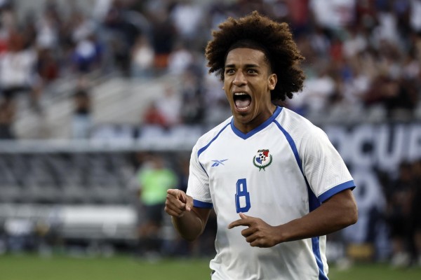 Carrasquilla, de 24 años de edad, ya jugó en el fútbol español y en la actualidad milita en el Dynamo de Houston. Carrasquilla, de 24 años de edad, ya jugó en el fútbol español y en la actualidad milita en el Dynamo de Houston.