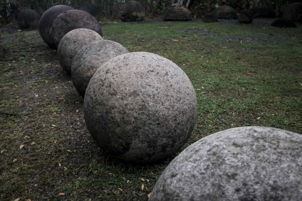 Fotografía de esferas de piedra, el 25 de agosto de 2023, en la localidad de Palmar Sur, en la provincia de Puntarenas (Costa Rica). Fotografía de esferas de piedra, el 25 de agosto de 2023, en la localidad de Palmar Sur, en la provincia de Puntarenas (Costa Rica).