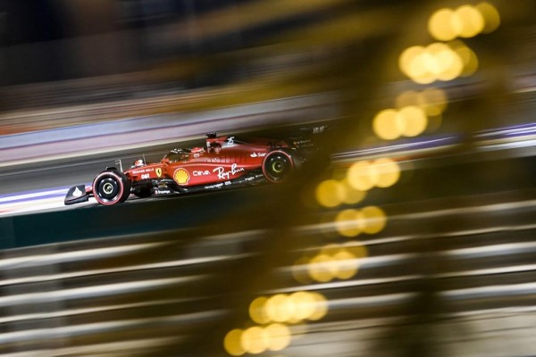El piloto de Ferrari Charles Leclerc durante las clasificatorias del Gran Premio de Baréin. El piloto de Ferrari Charles Leclerc durante las clasificatorias del Gran Premio de Baréin.