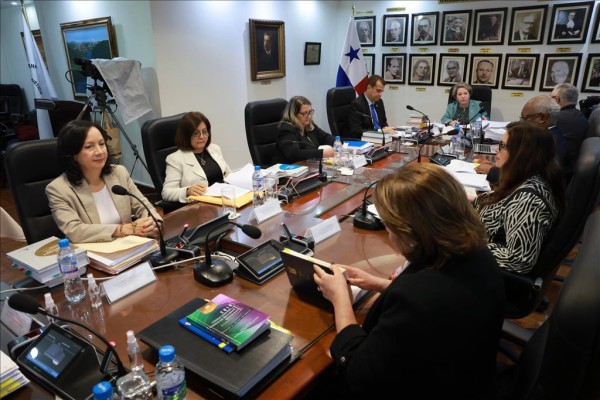 Los magistrados llevan unas 25 horas entre el viernes y este sábado analizando las demandas. Los magistrados llevan unas 25 horas entre el viernes y este sábado analizando las demandas.
