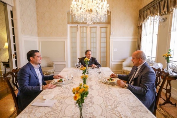 El la reunión también estuvo presente el vicepresidente de la República, José Gabriel Carrizo. El la reunión también estuvo presente el vicepresidente de la República, José Gabriel Carrizo.