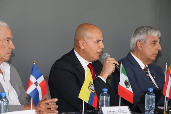 Carlos De Oliveira Jr., director de Operaciones Hípicas del Hipódromo Presidente Remón hizo importantes anuncios de la justa regional caribeña. Carlos De Oliveira Jr., director de Operaciones Hípicas del Hipódromo Presidente Remón hizo importantes anuncios de la justa regional caribeña.