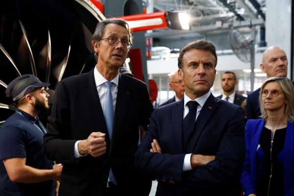 El presidente francés Emmanuel Macron (C-R) visita el sitio de Safran Aircraft Engines. El presidente francés Emmanuel Macron (C-R) visita el sitio de Safran Aircraft Engines.