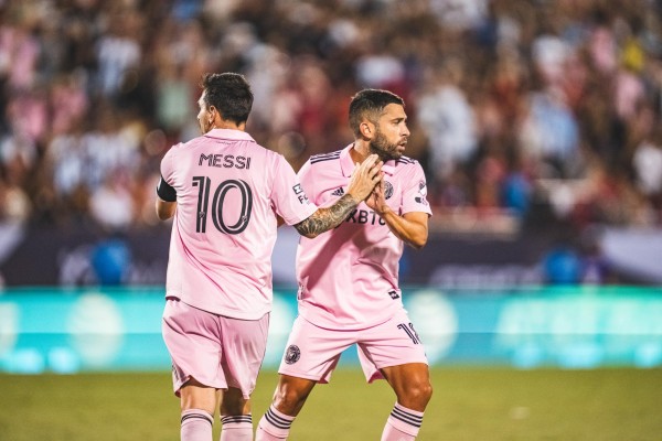 Lionel Messi (i.) y Jordi Alba (d.) durante un partido con el Inter Miami. Lionel Messi (i.) y Jordi Alba (d.) durante un partido con el Inter Miami.