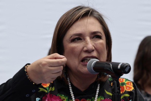 La precandidata presidencial opositora Xóchitl Gálvez habla hoy durante una rueda de prensa en Ciudad de México (México). La precandidata presidencial opositora Xóchitl Gálvez habla hoy durante una rueda de prensa en Ciudad de México (México).