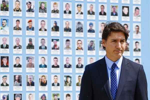 El primer ministro de Canadá, Justin Trudeau (d), en Kiev (Ucrania). El primer ministro de Canadá, Justin Trudeau (d), en Kiev (Ucrania).