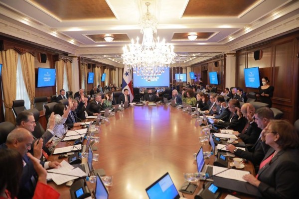 También se destinará otra parte de los fondos para atender compromisos contractuales por los servicios informáticos. También se destinará otra parte de los fondos para atender compromisos contractuales por los servicios informáticos.