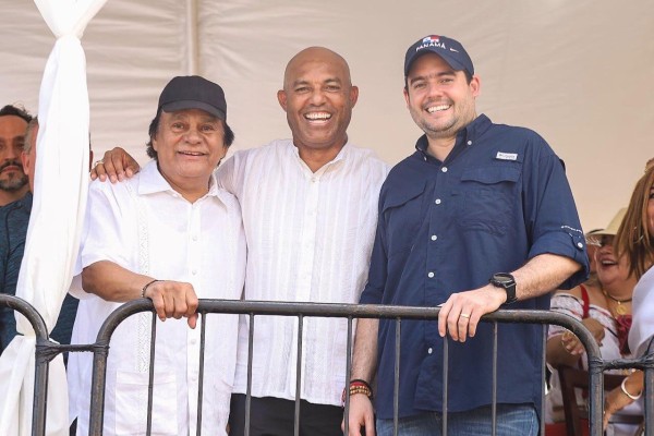 Roberto Durán, Mariano Rivera y José Gabriel Carrizo. Roberto Durán, Mariano Rivera y José Gabriel Carrizo.