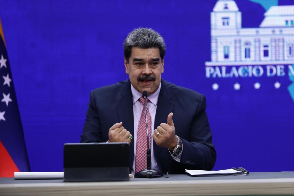 'Acato el mandato del pueblo, el mandato popular es sagrado, la voz del pueblo es la voz de Dios', dijo Maduro. 'Acato el mandato del pueblo, el mandato popular es sagrado, la voz del pueblo es la voz de Dios', dijo Maduro.