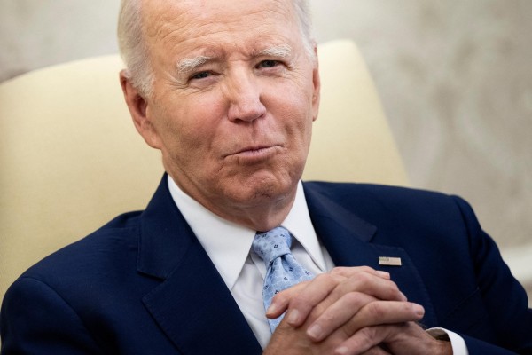 Ante este panorama, Biden ofreció amparo migratorio a 472,000 venezolanos durante 18 meses para que puedan obtener permiso de residencia. Ante este panorama, Biden ofreció amparo migratorio a 472,000 venezolanos durante 18 meses para que puedan obtener permiso de residencia.