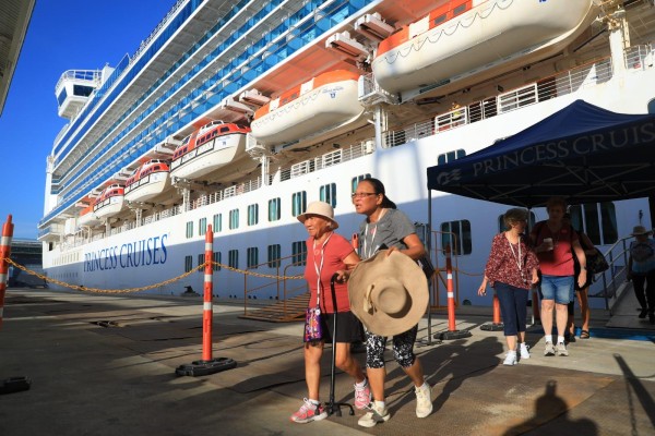 Crucero Emerald Princess de la naviera Princess Cruises. Crucero Emerald Princess de la naviera Princess Cruises.
