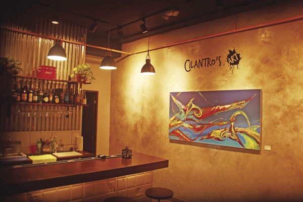 Cilantro's Art destaca como un pequeño proyecto que sirve de vitrina al arte emergente en Panamá. Cilantro's Art destaca como un pequeño proyecto que sirve de vitrina al arte emergente en Panamá.
