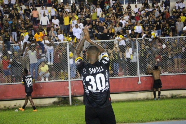 Carlos Small, jugador del CAI. Carlos Small, jugador del CAI.