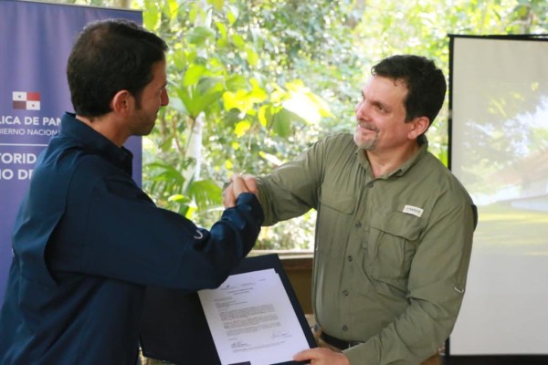 En el acto estuvo presente el ministro de turismo, Iván Eskildsen. En el acto estuvo presente el ministro de turismo, Iván Eskildsen.