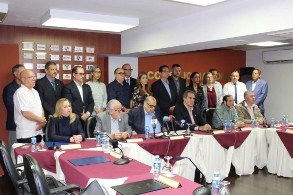 Integrantes del sector empresarial en conferencia de prensa este martes 14 de noviembre debido a las protestas y cierres de calles.. Integrantes del sector empresarial en conferencia de prensa este martes 14 de noviembre debido a las protestas y cierres de calles..