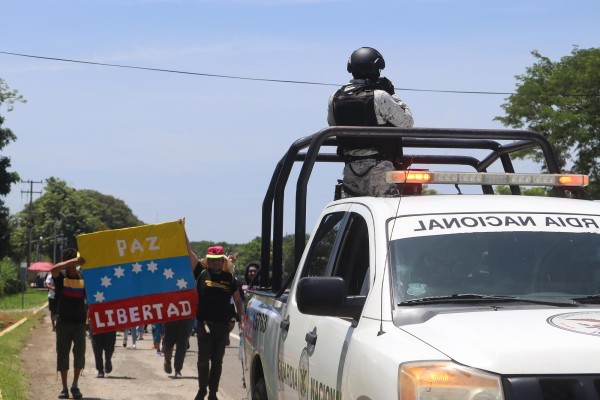 Fotografía de archivo donde se observan algunos migrantes de origen venezolano que caminan en caravana en su intento por llegar a la frontera norte en la ciudad de Tapachula, Chiapas (México). Fotografía de archivo donde se observan algunos migrantes de origen venezolano que caminan en caravana en su intento por llegar a la frontera norte en la ciudad de Tapachula, Chiapas (México).