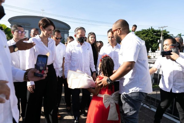 El acto será transmitido a través de la señal del Servicio Estatal de Radio y Televisión. El acto será transmitido a través de la señal del Servicio Estatal de Radio y Televisión.