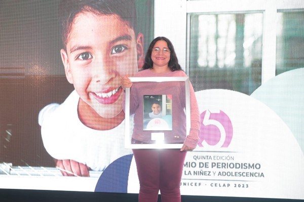 Testa ganó con el reportaje Ciudadanos sin Patria ni papeles vagan por América en busca de un sueño, Testa ganó con el reportaje Ciudadanos sin Patria ni papeles vagan por América en busca de un sueño,
