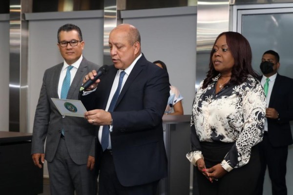 Según Adames, los problemas sociales que enfrentan hoy al pueblo con el Gobierno, han sido ignorados en el tiempo. Según Adames, los problemas sociales que enfrentan hoy al pueblo con el Gobierno, han sido ignorados en el tiempo.