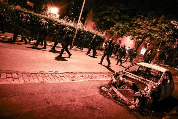 Durante la pasada noche, al menos 719 personas fueron detenidas y 45 policías resultaron heridos. Durante la pasada noche, al menos 719 personas fueron detenidas y 45 policías resultaron heridos.