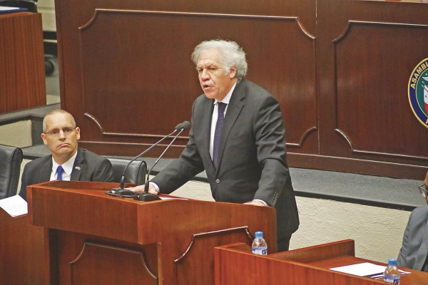 Conmemoración del Holocausto, en la Asamblea Nacional. Al centro, Luis Almagro, titular de la OEA. Conmemoración del Holocausto, en la Asamblea Nacional. Al centro, Luis Almagro, titular de la OEA.